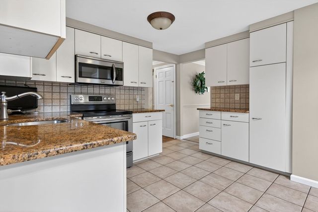 9 Longview Way, Peabody, MA 01960