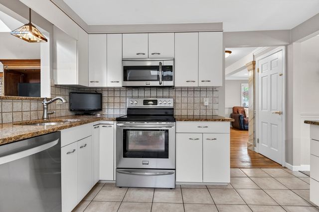 9 Longview Way, Peabody, MA 01960