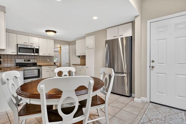 9 Longview Way, Peabody, MA 01960