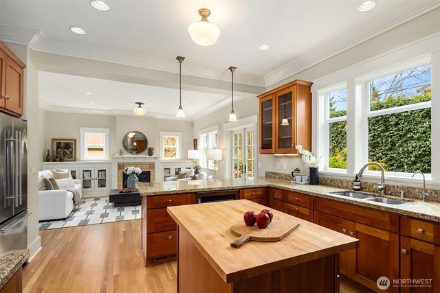 5113 47th Avenue NE, Seattle, WA 98105