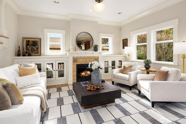 5113 47th Avenue NE, Seattle, WA 98105