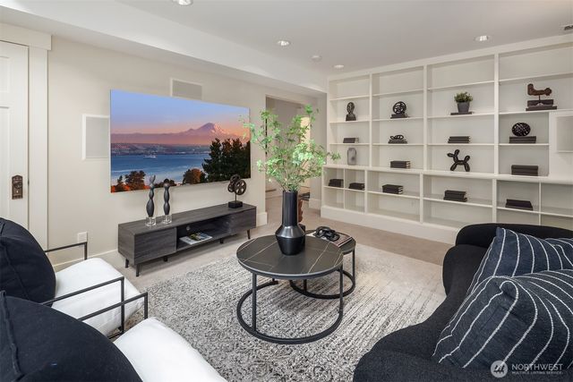 5113 47th Avenue NE, Seattle, WA 98105