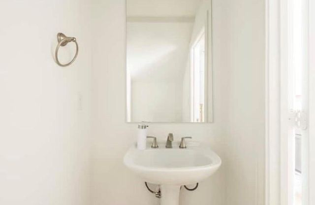 3231 Real Street B, Houston, TX 77087