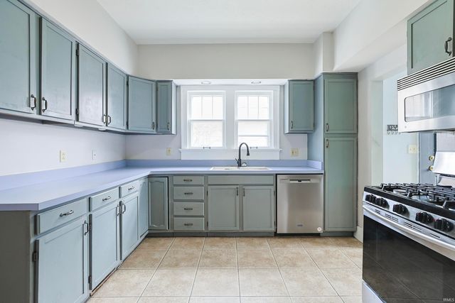 822 E Ewing Avenue, South Bend, IN 46613