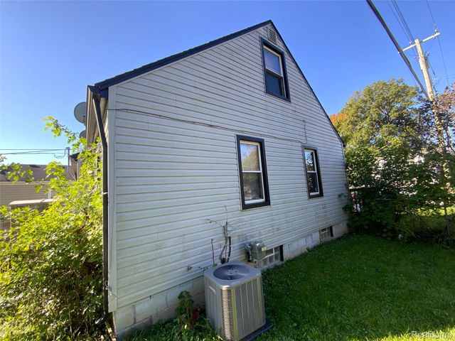 4643 Winifred Street, Wayne, MI 48184