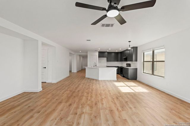 11005 Almond Wood, Live Oak, TX 78233