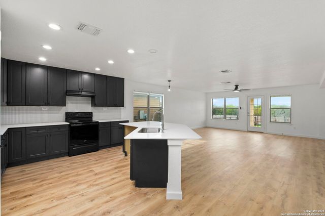 11005 Almond Wood, Live Oak, TX 78233