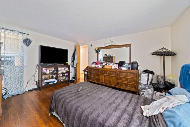 14 Foster St, Avon, MA 02322