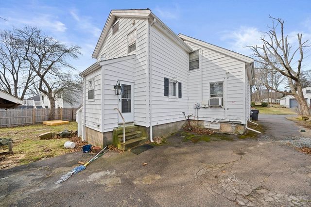 14 Foster St, Avon, MA 02322