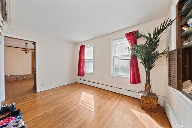 14 Foster St, Avon, MA 02322