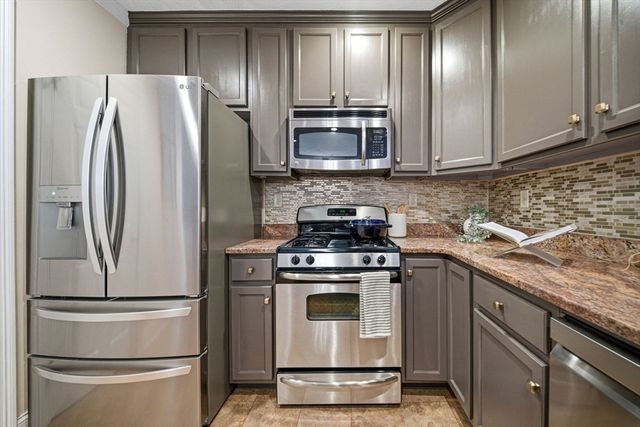 215 Harvard St 13, Medford, MA 02155