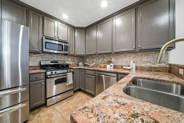 215 Harvard St 13, Medford, MA 02155