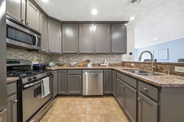 215 Harvard St 13, Medford, MA 02155