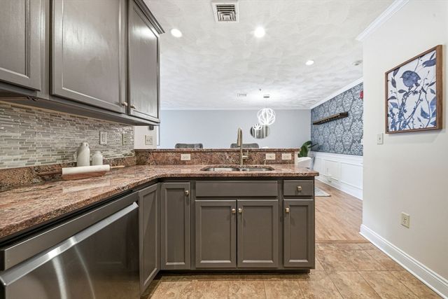 215 Harvard St 13, Medford, MA 02155