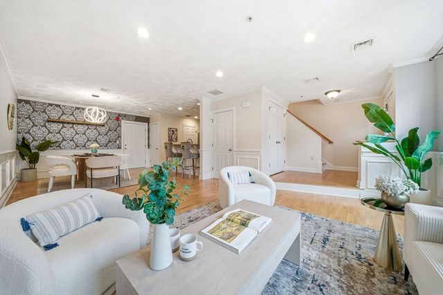 215 Harvard St 13, Medford, MA 02155