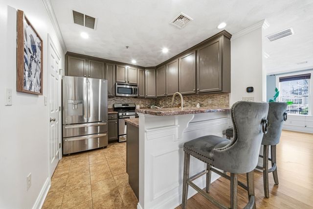 215 Harvard St 13, Medford, MA 02155