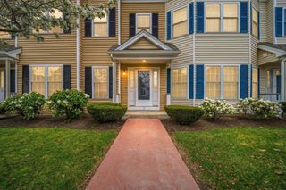 215 Harvard St 13, Medford, MA 02155