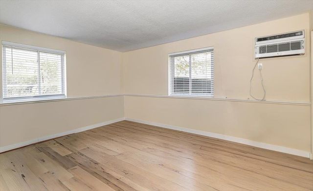 440 North Ave Apt 41, Haverhill, MA 01830