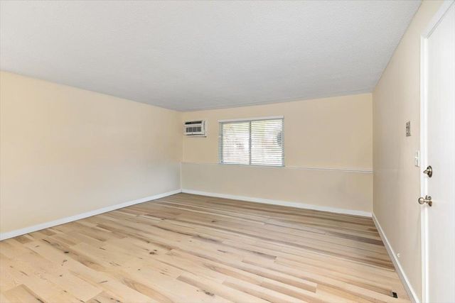 440 North Ave Apt 41, Haverhill, MA 01830