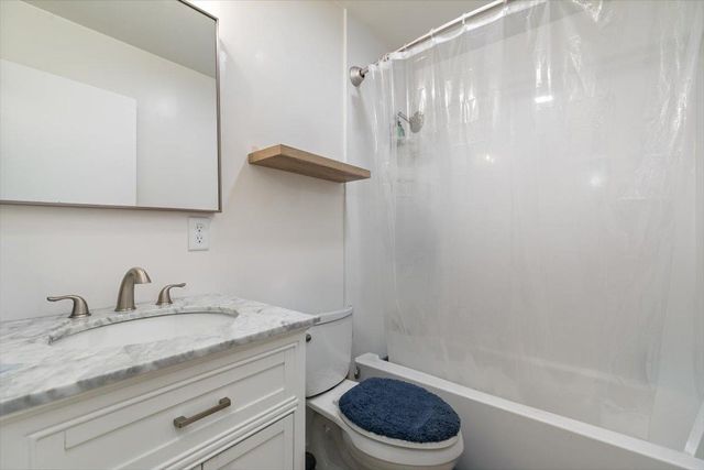 440 North Ave Apt 41, Haverhill, MA 01830