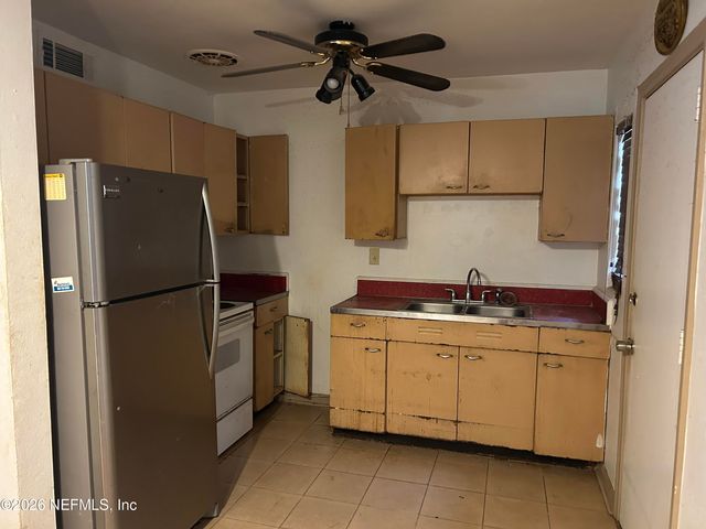 2916 BRACKRIDGE Boulevard E, Jacksonville, FL 32216