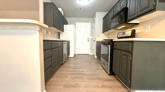 3233 S 217th East Avenue, Broken Arrow, OK 74014