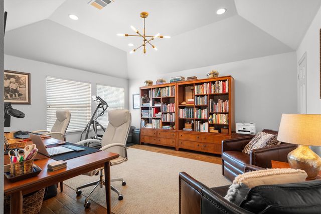 8231 Victoria Lane, Lantana, TX 76226