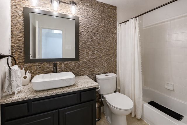 8231 Victoria Lane, Lantana, TX 76226