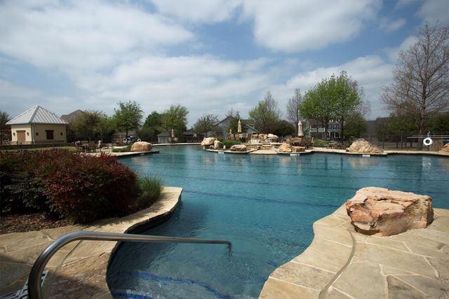 8231 Victoria Lane, Lantana, TX 76226