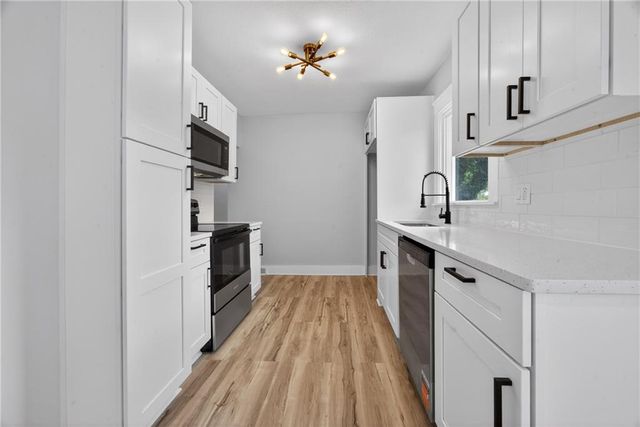 1815 S overton Avenue, Independence, MO 64052