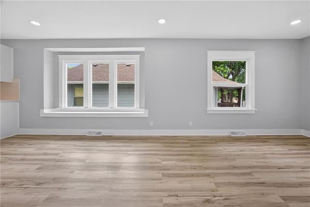 1815 S overton Avenue, Independence, MO 64052