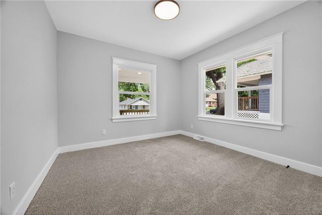 1815 S overton Avenue, Independence, MO 64052
