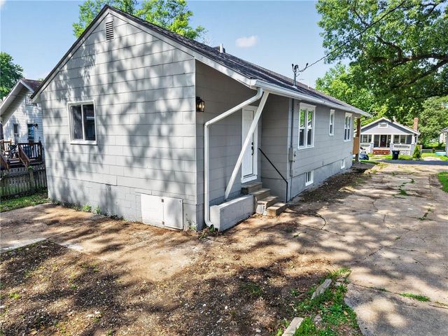1815 S overton Avenue, Independence, MO 64052