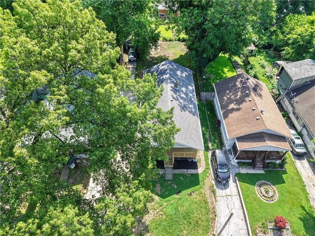 1815 S overton Avenue, Independence, MO 64052
