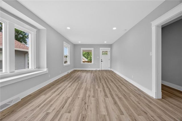 1815 S overton Avenue, Independence, MO 64052