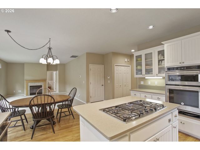 7185 Sw FALLEN LEAF St, Wilsonville, OR 97070