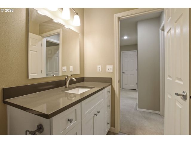 7185 Sw FALLEN LEAF St, Wilsonville, OR 97070