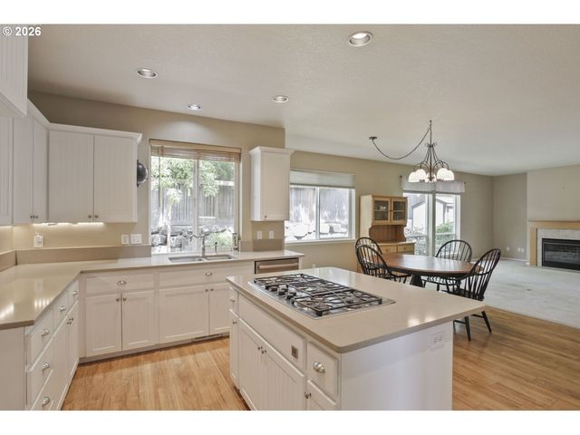 7185 Sw FALLEN LEAF St, Wilsonville, OR 97070