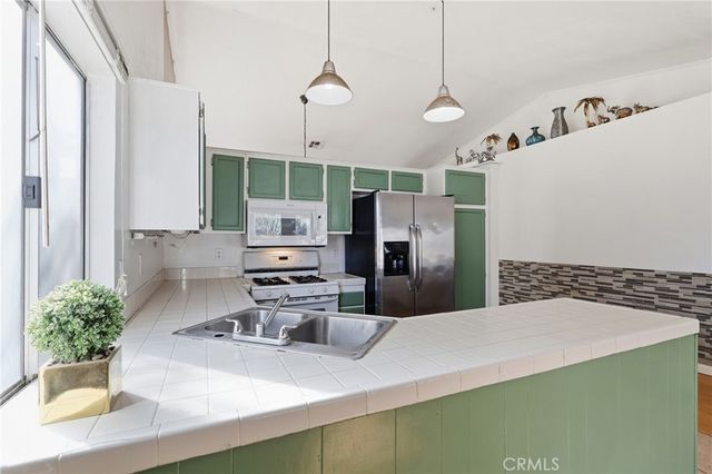 14352 Hillcrest, Fontana, CA 92337