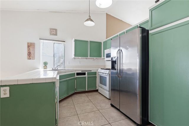 14352 Hillcrest, Fontana, CA 92337