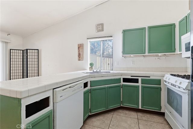 14352 Hillcrest, Fontana, CA 92337