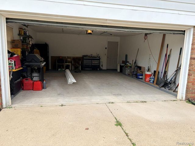 5881 Rowland Pine Court, Howell, MI 48843