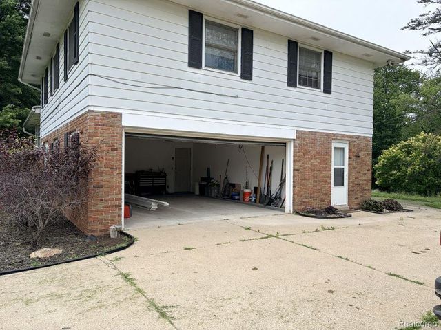 5881 Rowland Pine Court, Howell, MI 48843