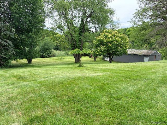 5881 Rowland Pine Court, Howell, MI 48843