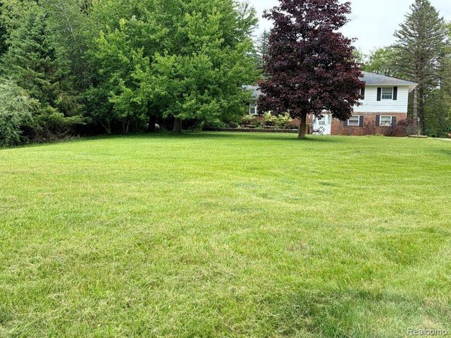 5881 Rowland Pine Court, Howell, MI 48843