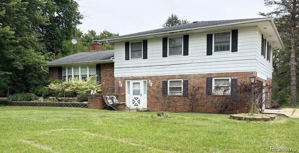 5881 Rowland Pine Court, Howell, MI 48843