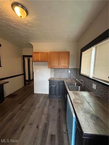 10911 Hathaway Avenue, Cleveland, OH 44108