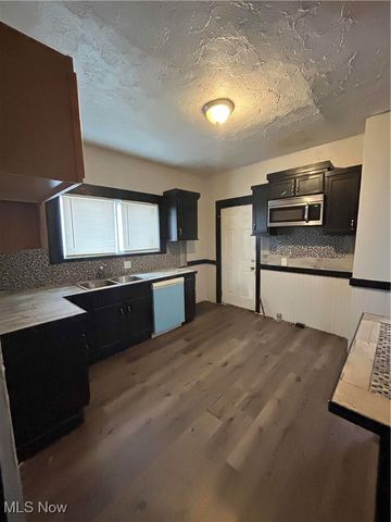 10911 Hathaway Avenue, Cleveland, OH 44108