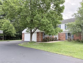 5937 Red Coat Lane, West Bloomfield Charter Township, MI 48322