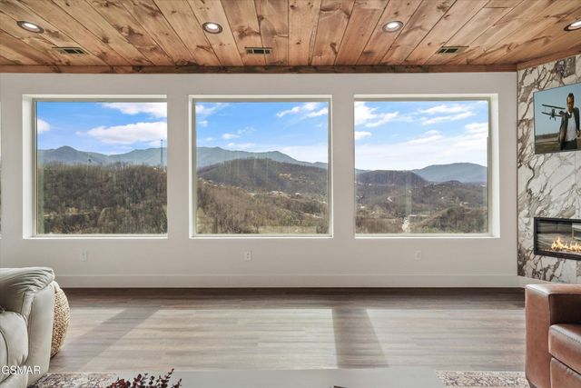 287 Laurel Oaks Way, Gatlinburg, TN 37738